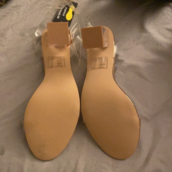 Fashion Nova Glass Slipper Heels Gold - Picture 3 of 5